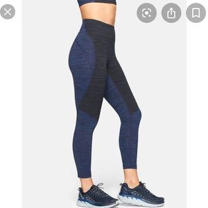 Outdoor Voices - Two tone warm up leggings - Small